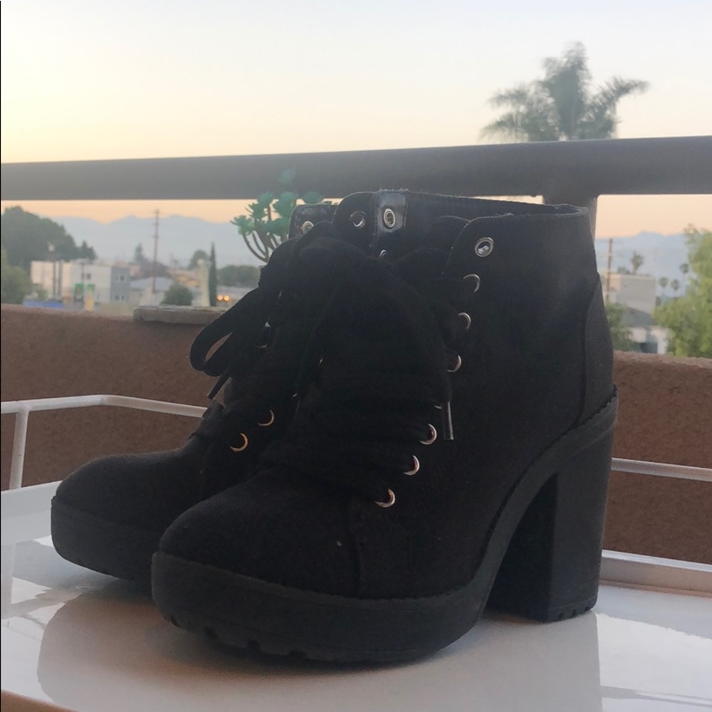 H&m black booties 6/7